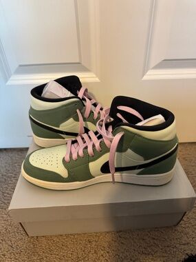 Women’s High-Top Jordan Sneakers in Green and Pink Laces